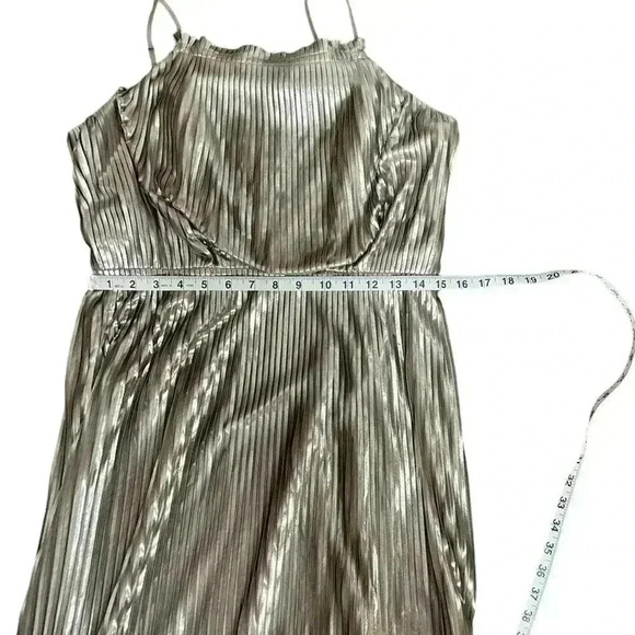Banana Republic Metallic Pleated High Neck Strap Fit and Flare Dress Size 8 - Picture 12 of 16
